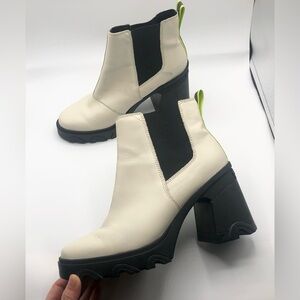 Sorel Ivory Brex Lug Sole Chunky Heeled Booties Waterproof Women’s Size 9.5